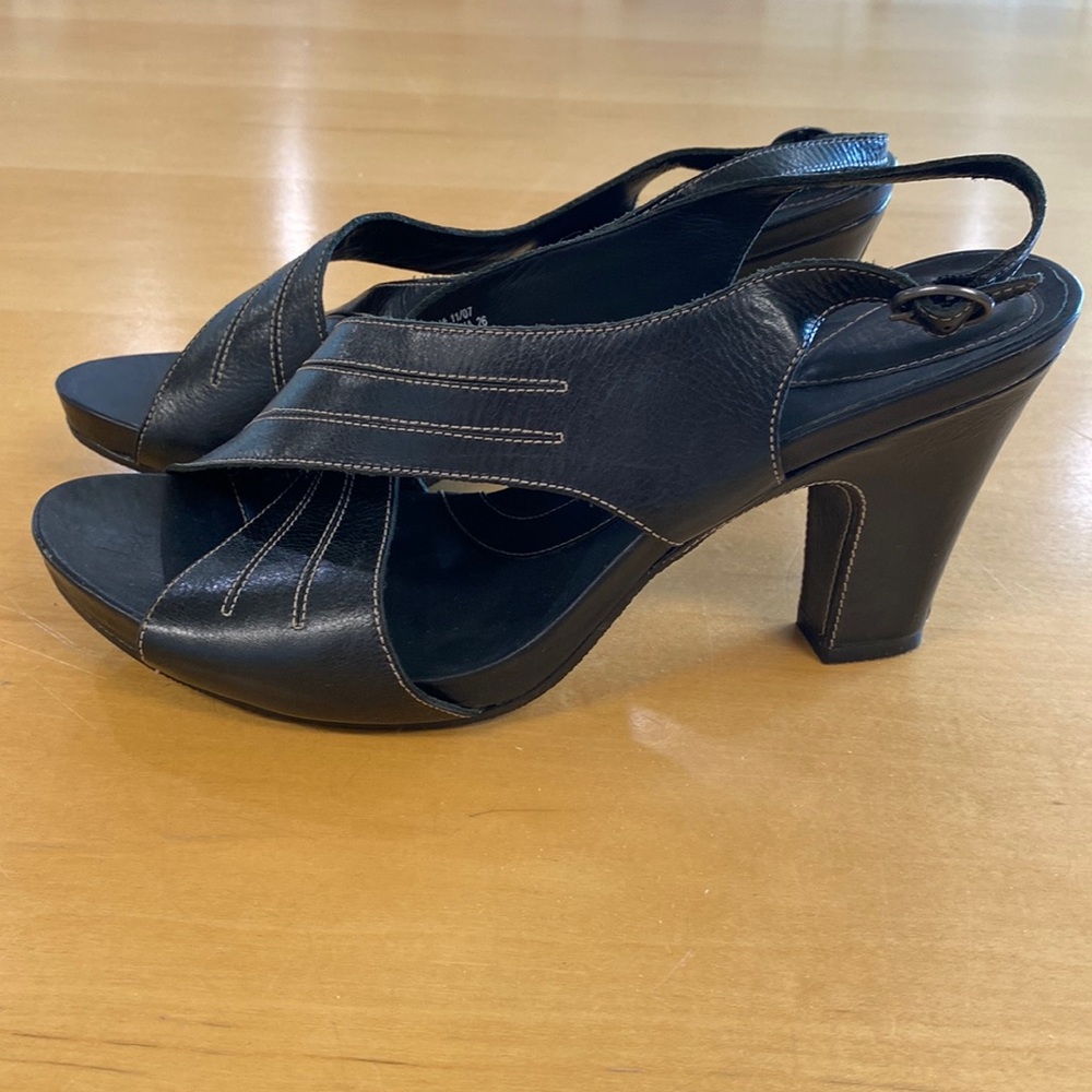 Clarks Artisan Collection Black Leather Cross Strap Sandals 9.5